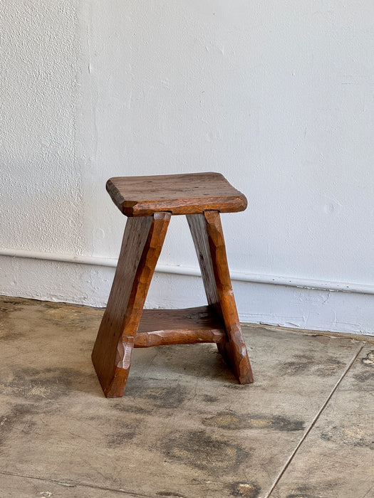 Early Scalloped Stool